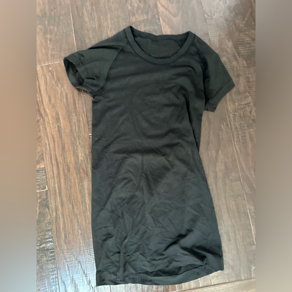 Lululemon run swiftly shirt in black - barely worn with no snags.